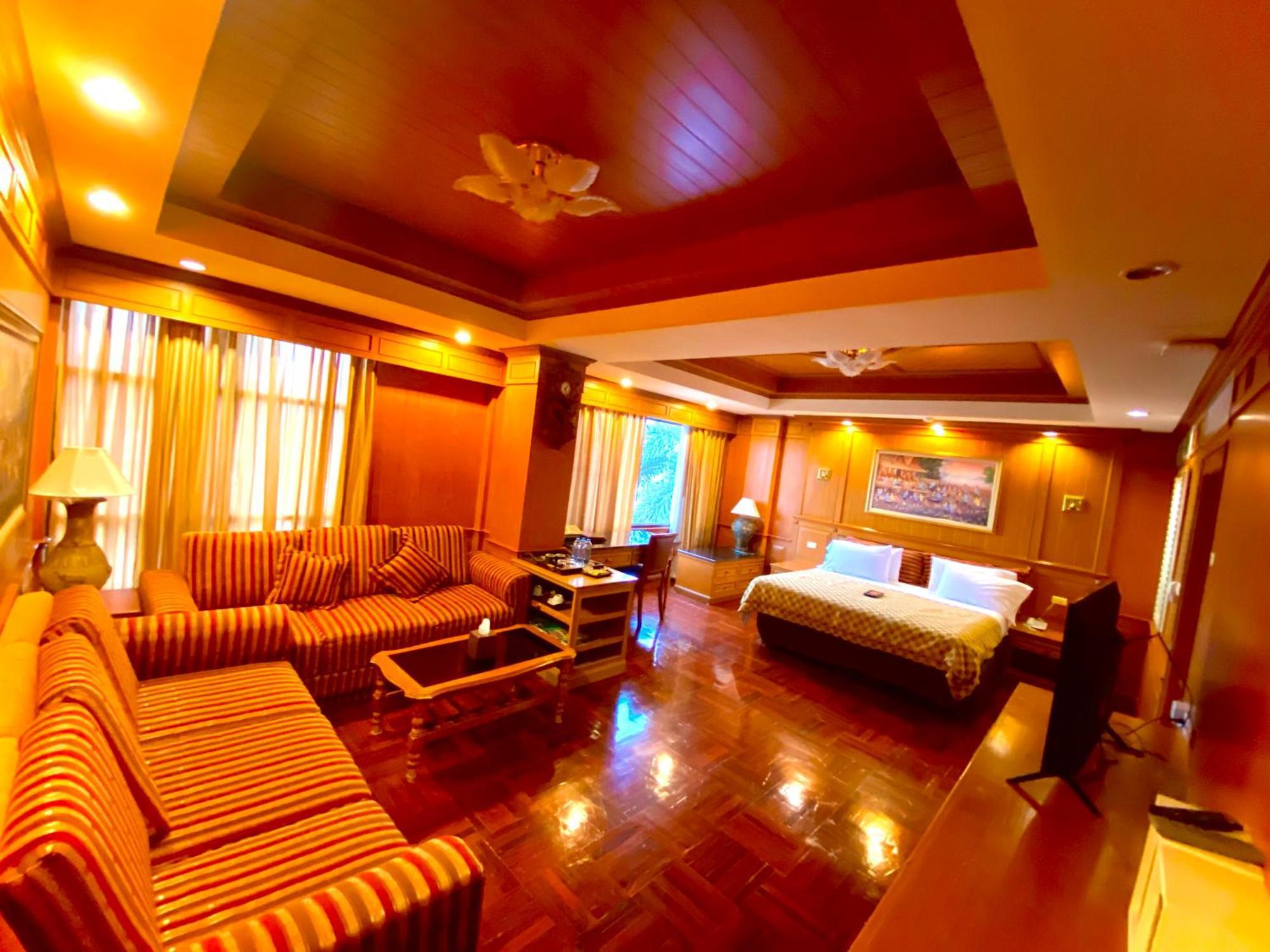 Taksilahotel Maha Sarakham Ngoại thất bức ảnh