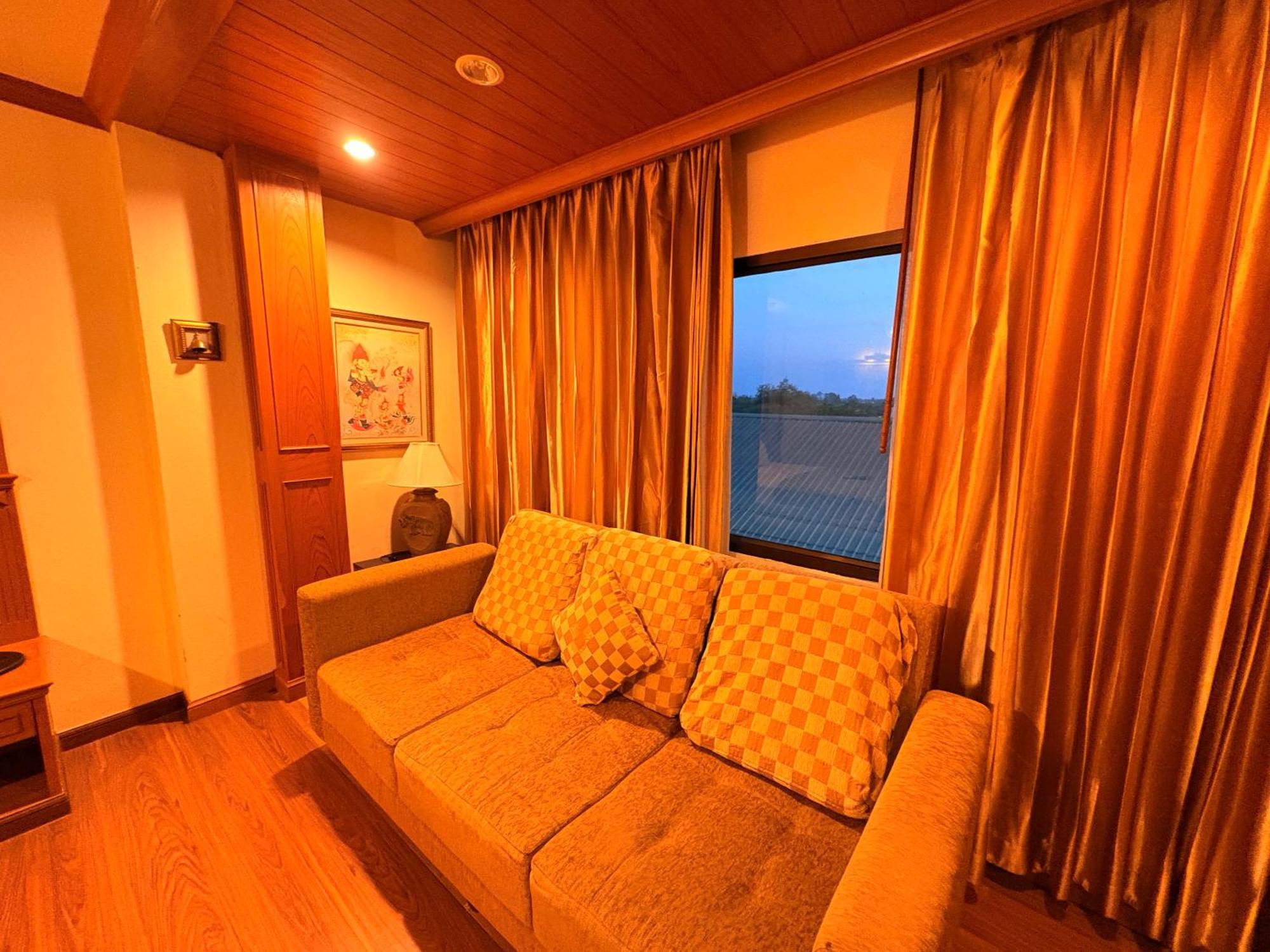 Taksilahotel Maha Sarakham Ngoại thất bức ảnh